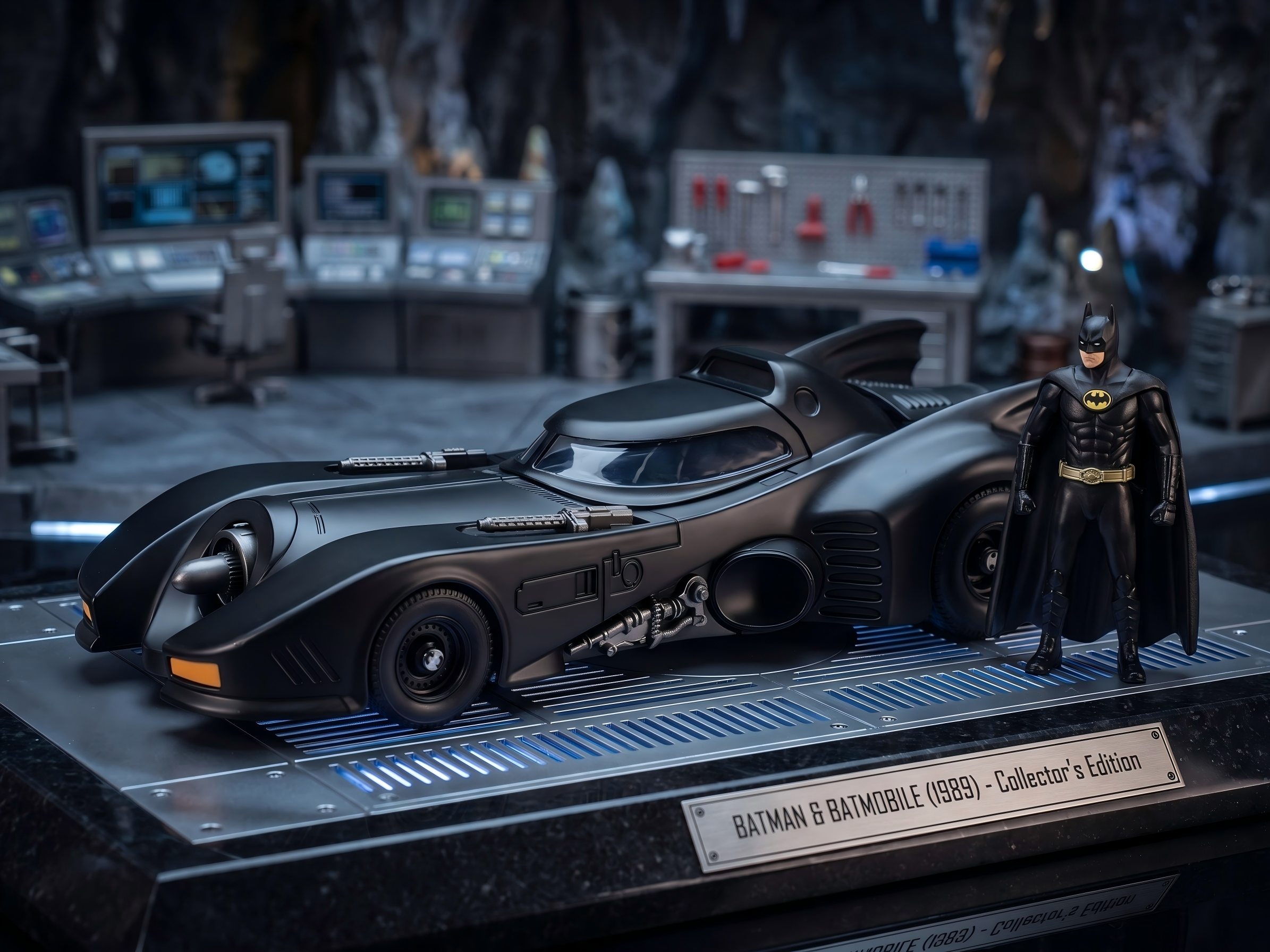 1989 Batmobile with Diecast Batman Figure 1/24 by Jada