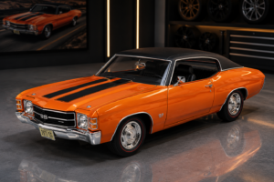 1971 Chevrolet Chevelle SS 454 Sport Orange Metallic with Black Top and Black Stripes 1/18 by Maisto