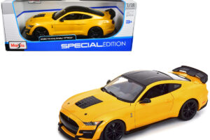 2020 Ford Mustang Shelby GT500 Yellow With Black Top Special Edition — 1/18 by Maisto