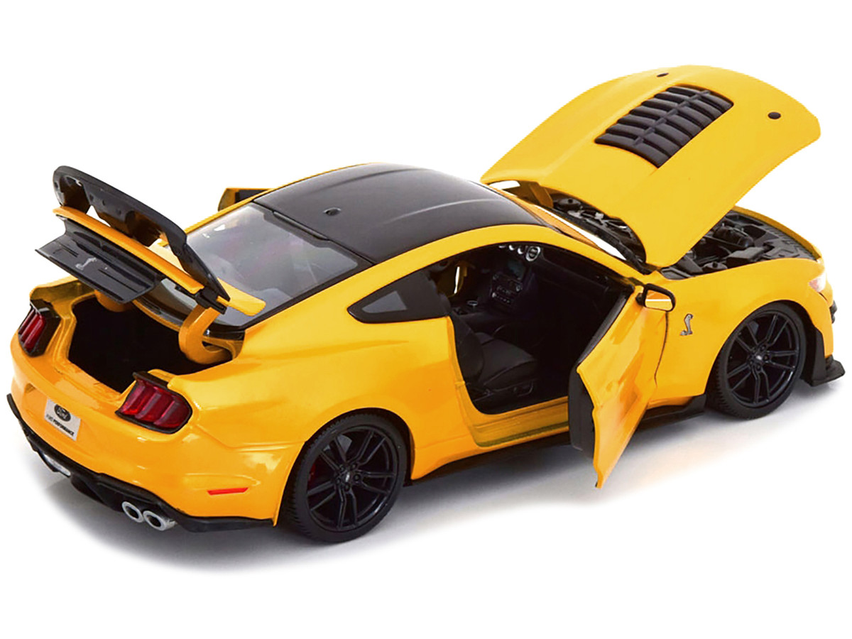 2020 Ford Mustang Shelby GT500 Yellow With Black Top Special Edition — 1/18 by Maisto - Image 3