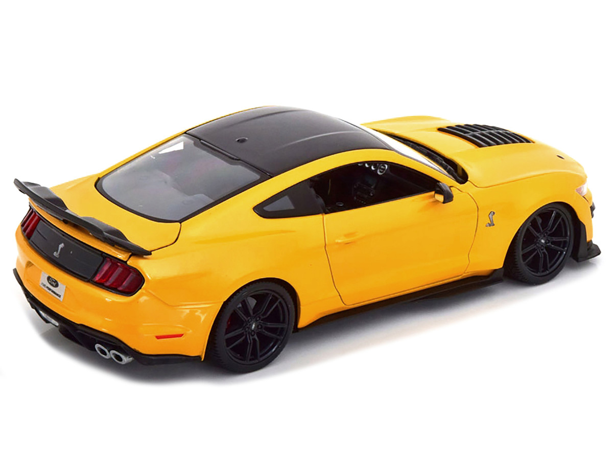 2020 Ford Mustang Shelby GT500 Yellow With Black Top Special Edition — 1/18 by Maisto - Image 4